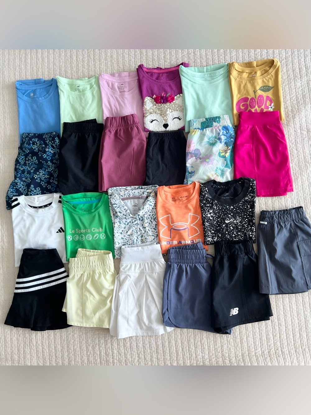 23 pieces Girls clothes bundle: t-shirts, shorts, skorts